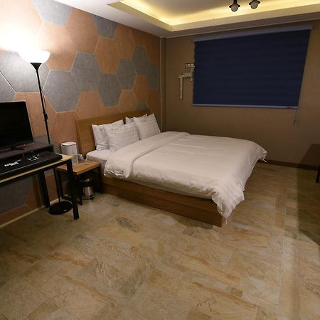 Jecheon Q Motel Bagian luar foto