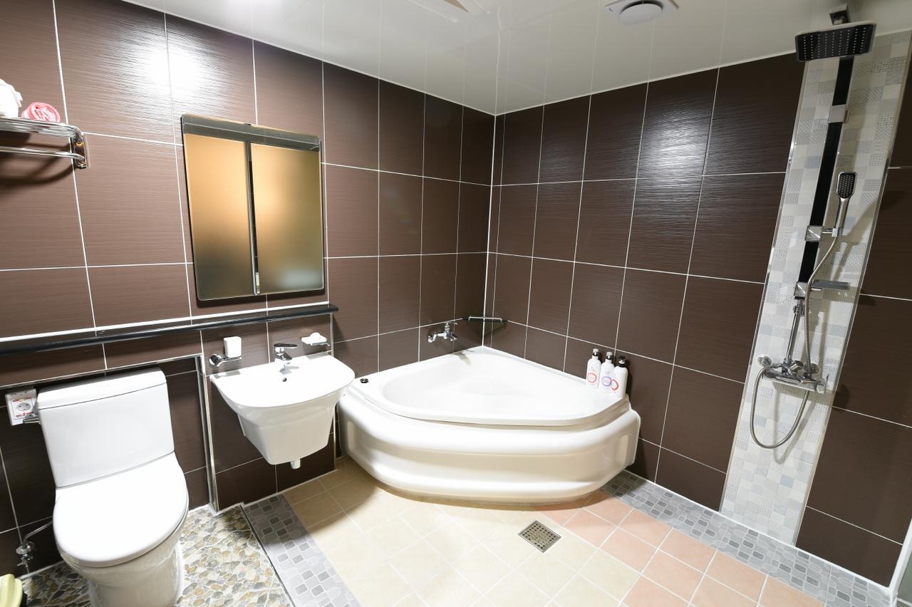 Jecheon Q Motel Bagian luar foto